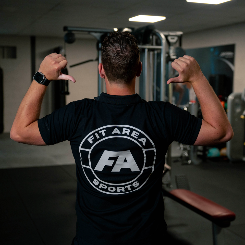 Tjerk Thuring poseert in zijn sportschool